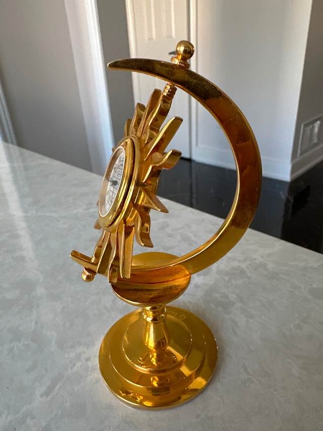 Smithsonian Bulova B6209 Decorative Sun and Moon Desk Clock - photo 3