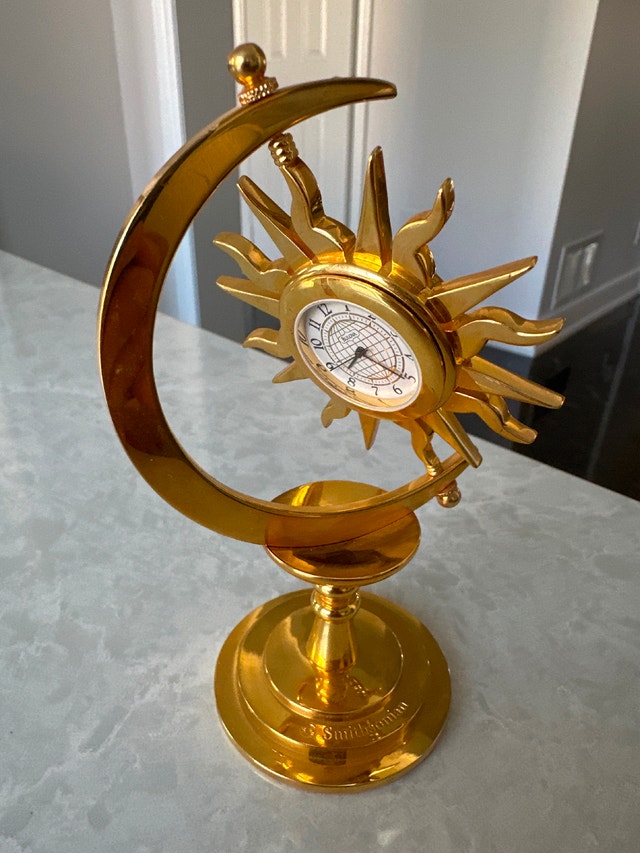 Smithsonian Bulova B6209 Decorative Sun and Moon Desk Clock - photo 5