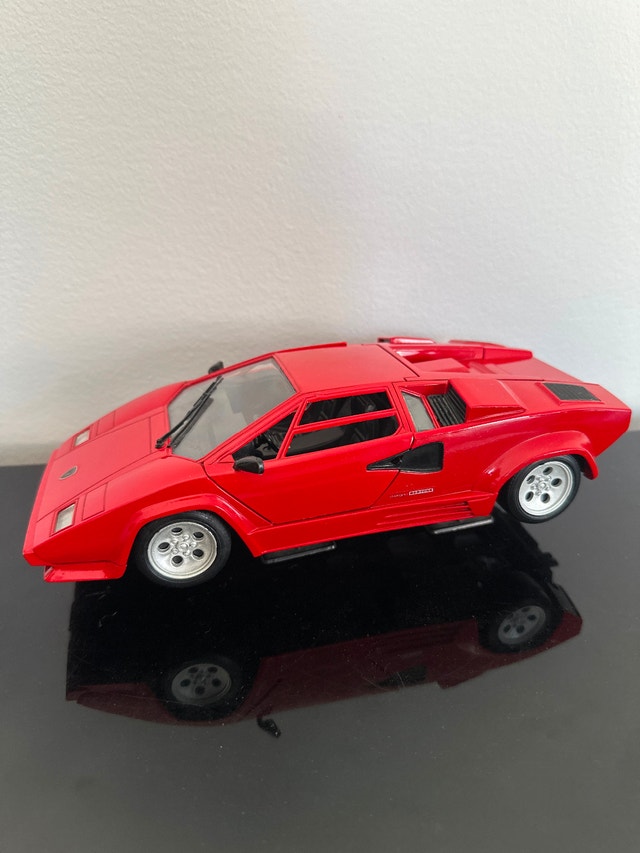 Lamborghini Countach 5000 Quattrovalvole diecast 1:18 model