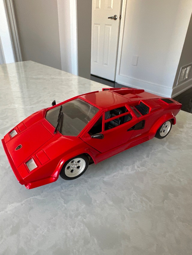 Lamborghini Countach 5000 Quattrovalvole diecast 1:18 model - photo 2