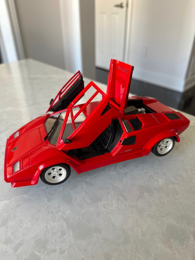 Lamborghini Countach 5000 Quattrovalvole diecast 1:18 model - photo 3