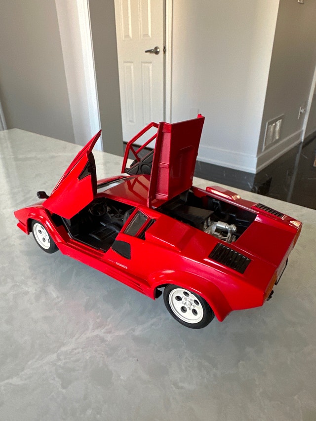 Lamborghini Countach 5000 Quattrovalvole diecast 1:18 model - photo 4