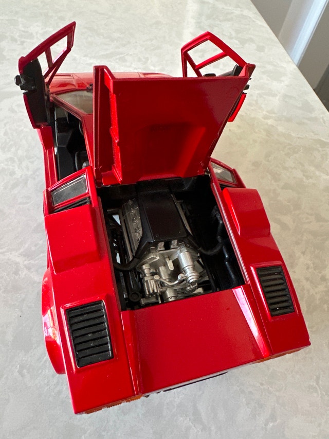 Lamborghini Countach 5000 Quattrovalvole diecast 1:18 model - photo 5