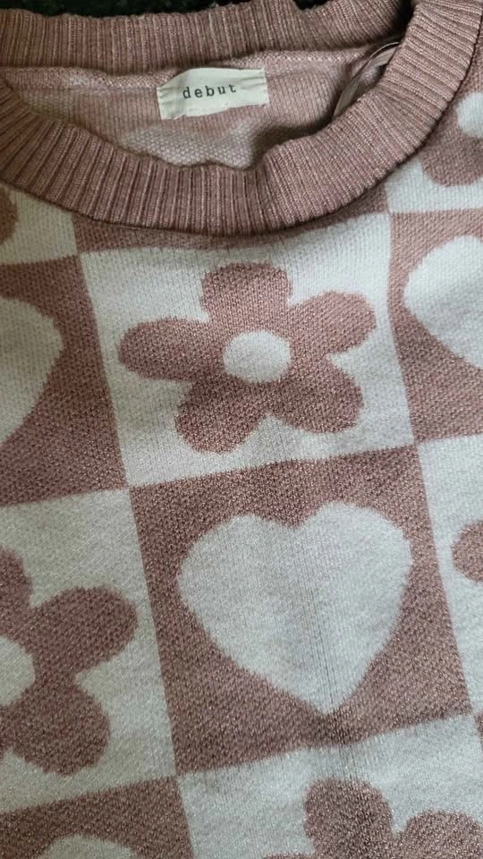 Heart and Flower Sweater - photo 2