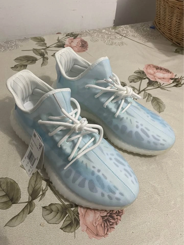 Yeezy Boost 350 V2 8.5 - photo 2
