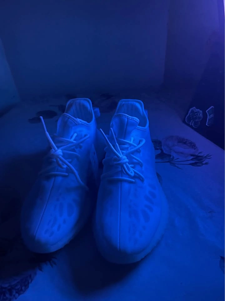 Yeezy Boost 350 V2 8.5 - photo 4