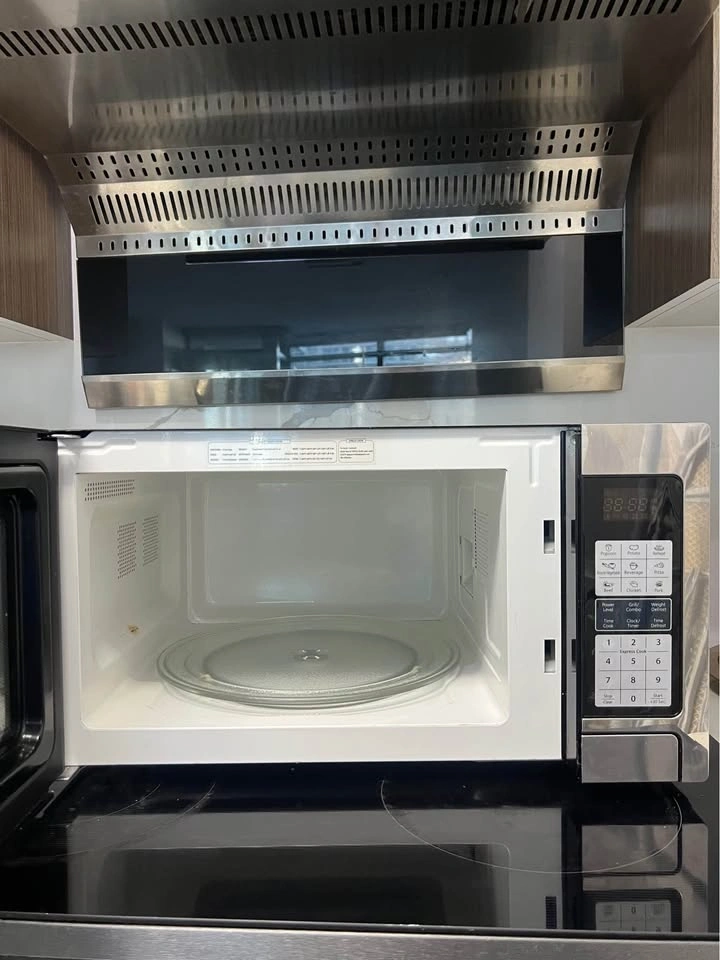 Stainless Steel Microwave - photo 3