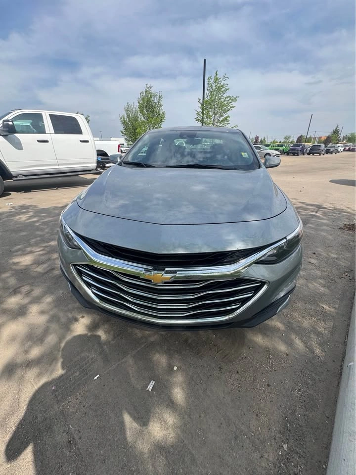 2024 Chevrolet Malibu LT - photo 2