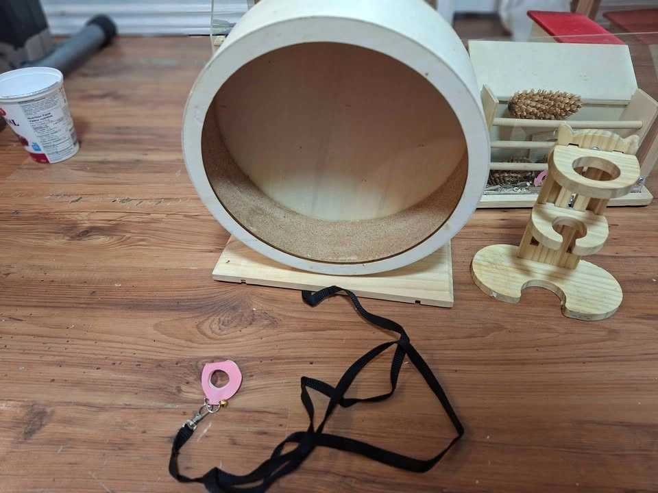 Hamster cage, toys and more - photo 2