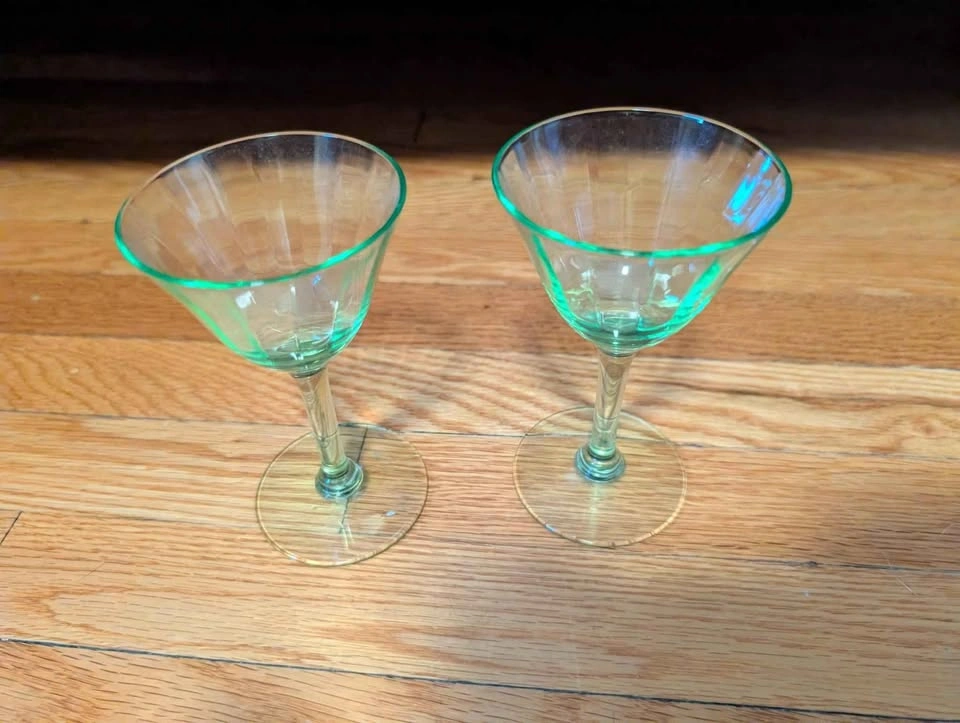 Pair of uranium glass glasses - photo 2
