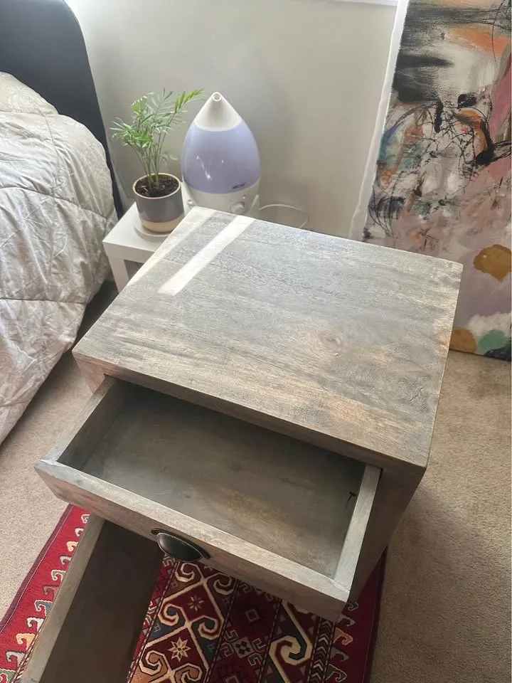 Nightstand/side table - photo 3