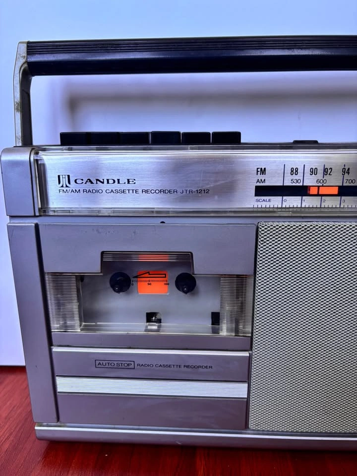Vintage Candle AM/FM Cassette Recorder Boombox Radio - photo 2