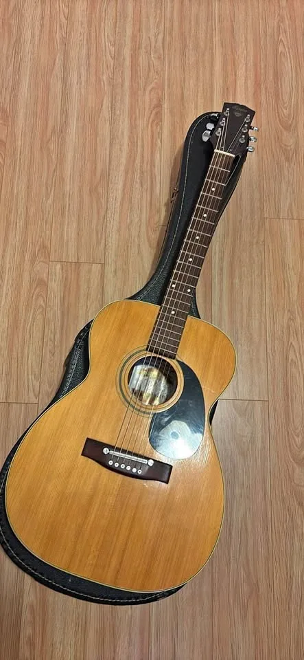 España Acoustic Guitar made in Finland thumbnail