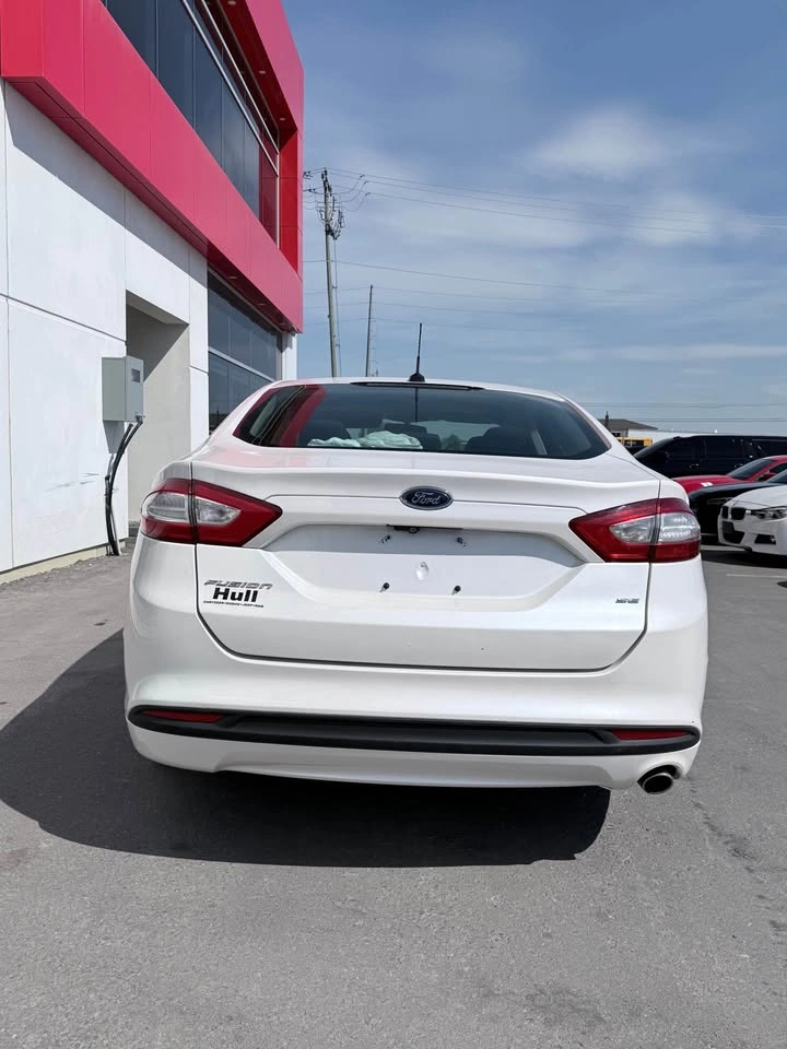 2016 Ford Fusion - photo 2