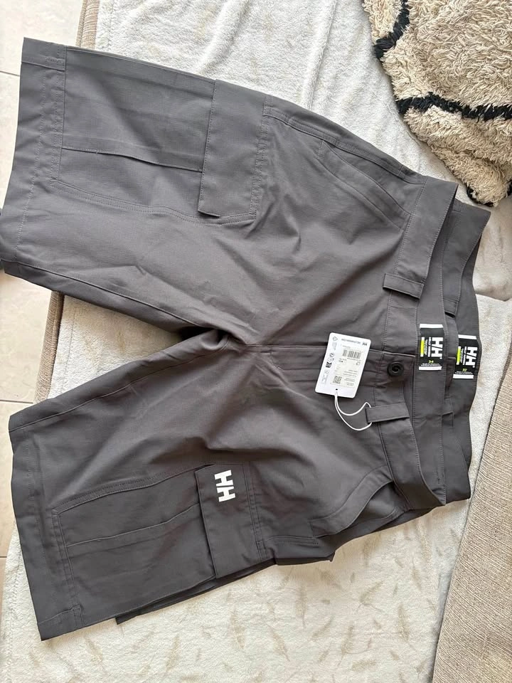 Helly Hansen cargo shorts size 32