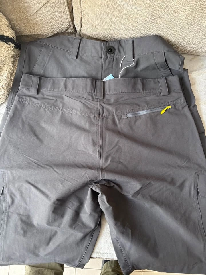 Helly Hansen cargo shorts size 32 - photo 2