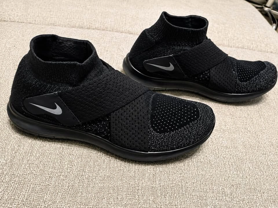 RARE Nike Free Run Motion Flyknit 2017 Triple Black - 9.5