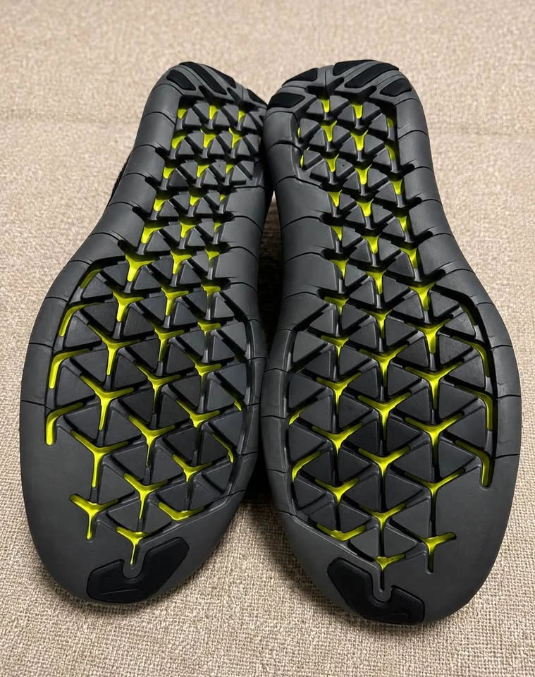 RARE Nike Free Run Motion Flyknit 2017 Triple Black - 9.5 - photo 2