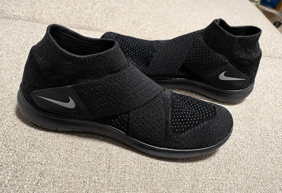 RARE Nike Free Run Motion Flyknit 2017 Triple Black - 9.5 - photo 3