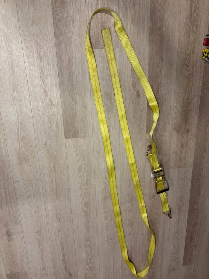 Heavy Duty Ratchet Strap / Tie Down Strap – Like New - photo 3