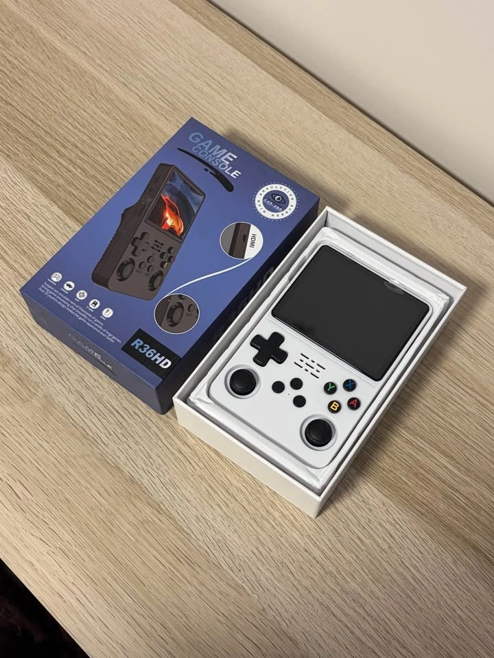 R36S Handheld Retro Game Console – 22000+ Games – Brand New