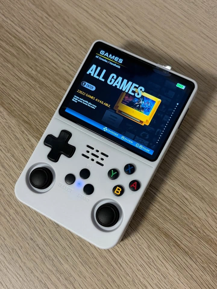 R36S Handheld Retro Game Console – 22000+ Games – Brand New - photo 2