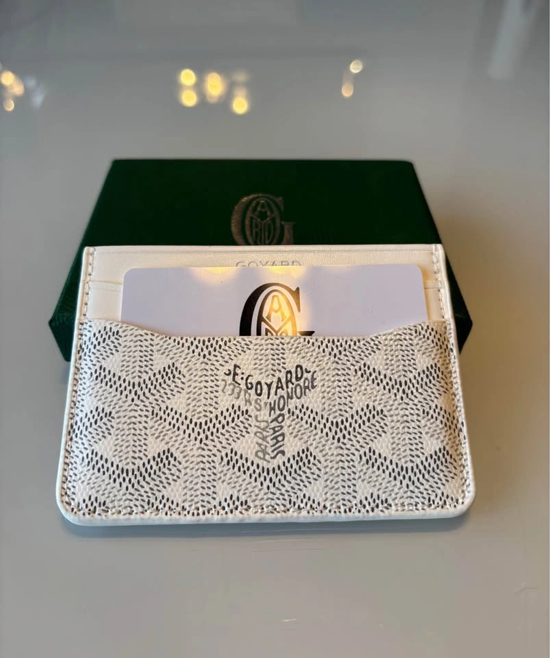 White Goyard Wallet - photo 2