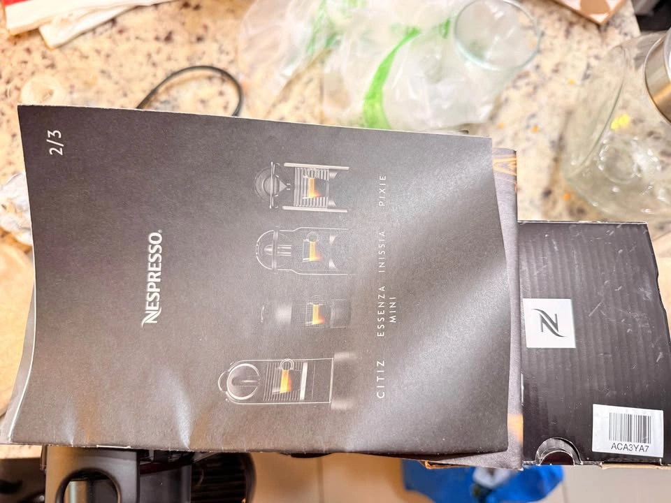 Nespresso coffee machine and a frother (NEW- NEVER USED) - photo 2