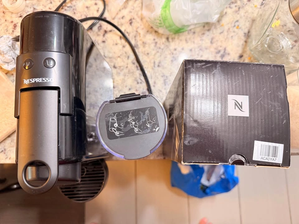 Nespresso coffee machine and a frother (NEW- NEVER USED) - photo 3