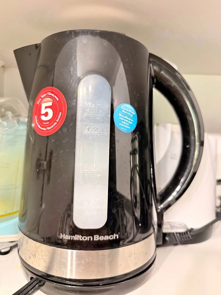 Hot water kettle