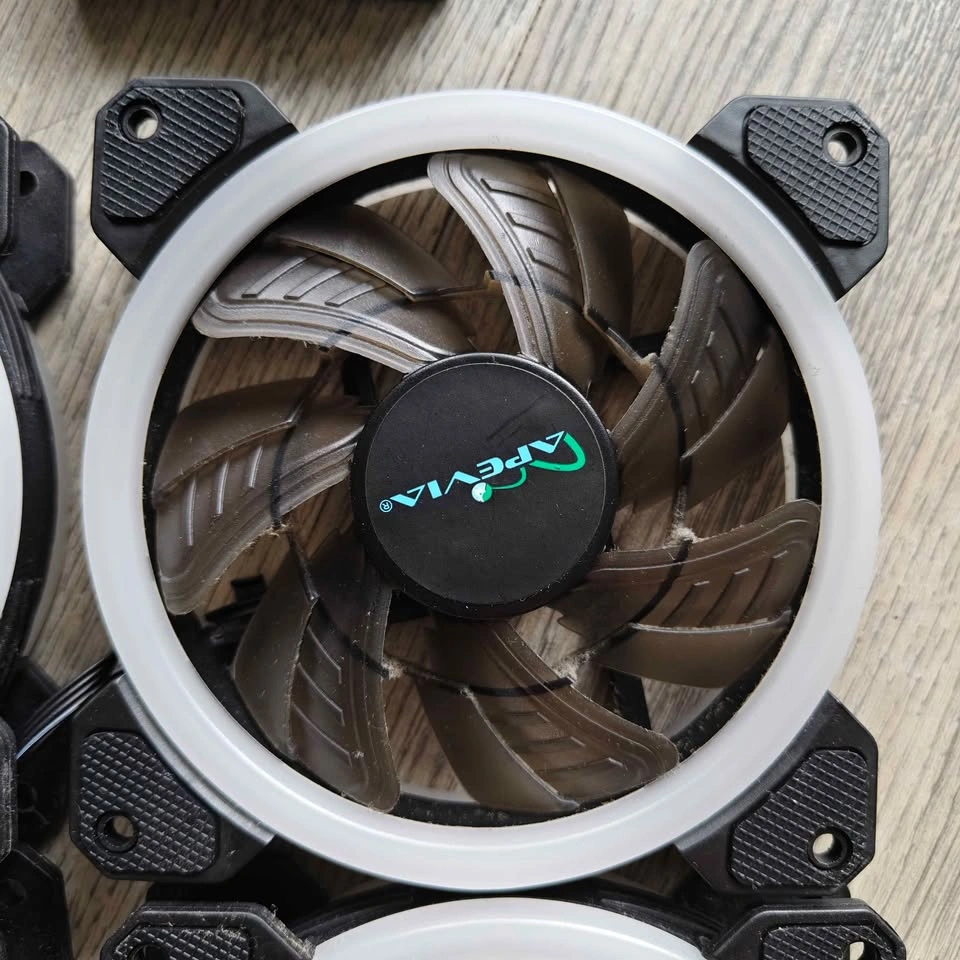 🎮 RGB Case Fans 4-pack with Hub - photo 2