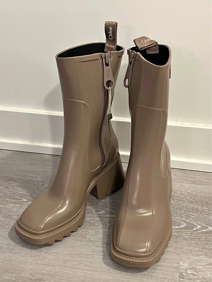 BNIB Chloe Betty Rain Boots (Full Box)