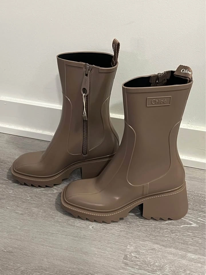 BNIB Chloe Betty Rain Boots (Full Box) - photo 2