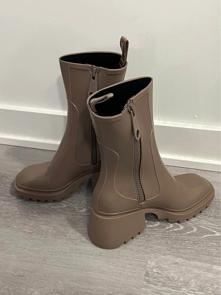 BNIB Chloe Betty Rain Boots (Full Box) - photo 3