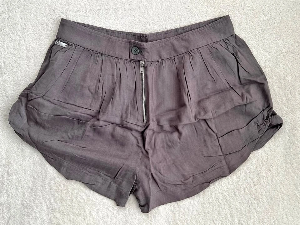 Aritzia Wilfred Dark Grey Shorts