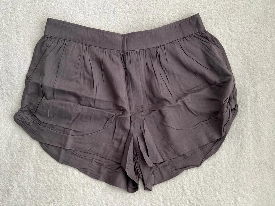 Aritzia Wilfred Dark Grey Shorts - photo 2