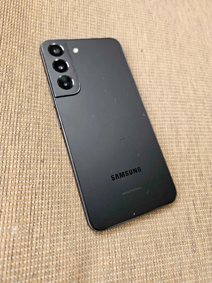 Samsung Galaxy s22 - photo 3
