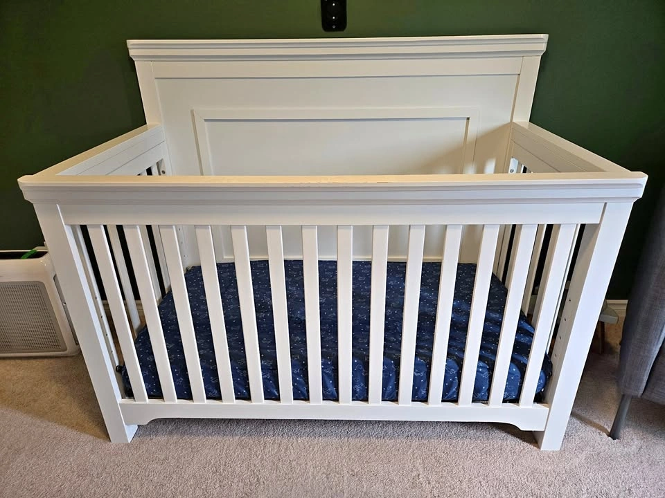 Full crib setup (crib, bed side conversion, mattress, sheets)