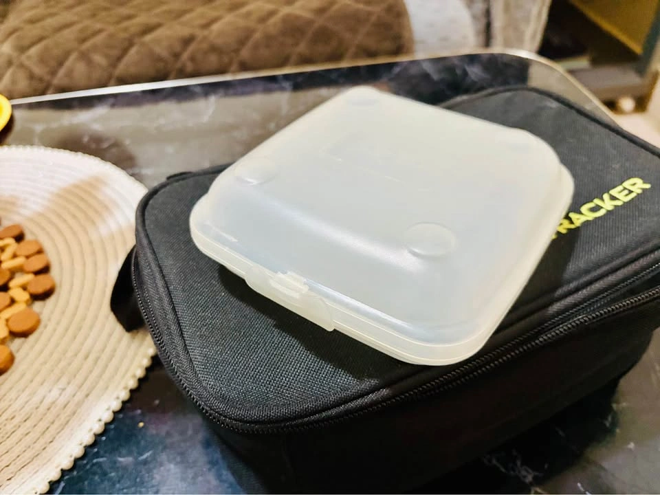 Tracker Lunch Bag with Containers – Excellent Condition - photo 4