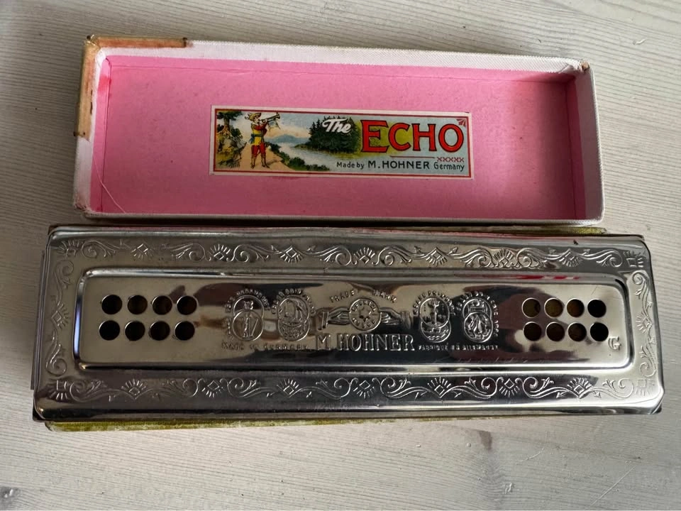 48 hole Hohner Echo "Glockenreine Stimmung" harmonica - photo 2