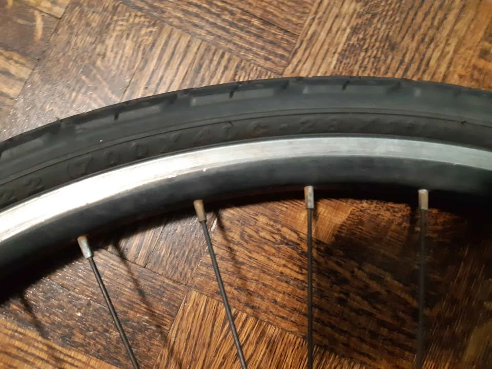 Shimano 700x40C Rear Bicycle Wheel - photo 4