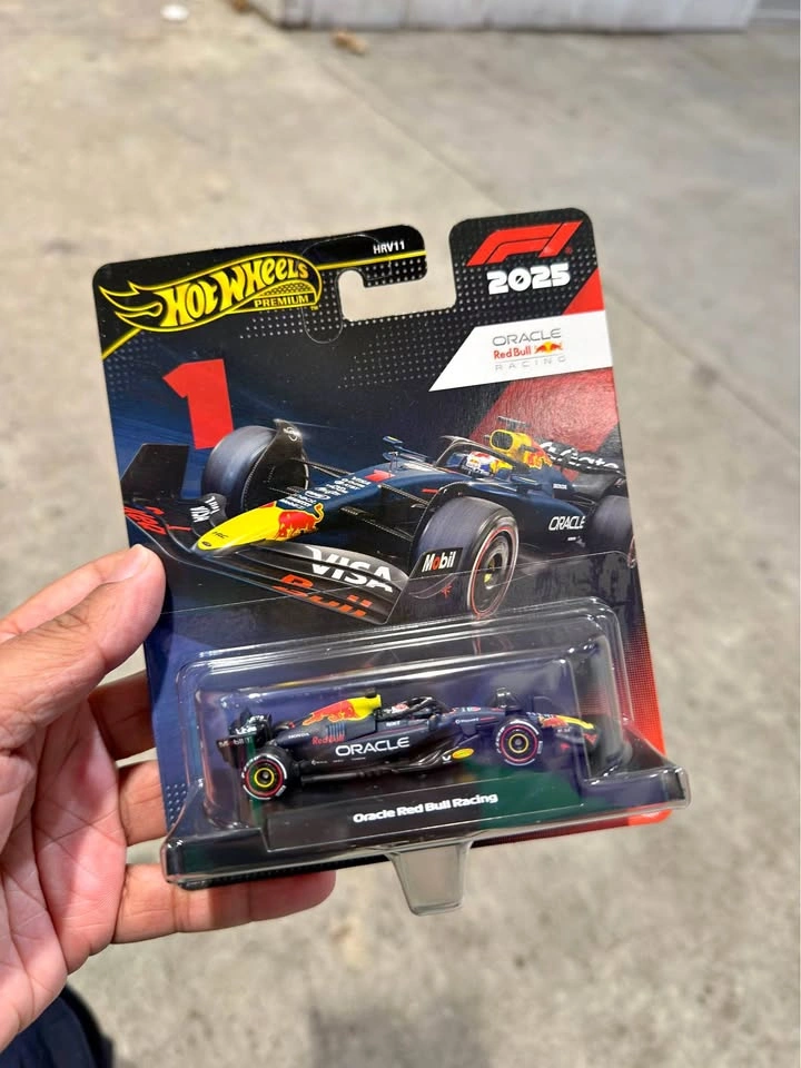 Hot Wheels Premium Oracle Red Bull Racing F1 Car 2025