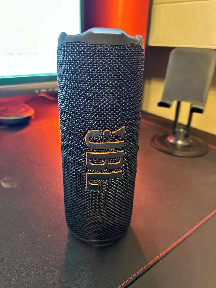 JBL Flip 7 - Portable Waterproof and Drop-Proof Speaker