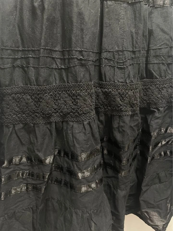 Black Tiered Skirt with Lace and Ribbon Detail - photo 4