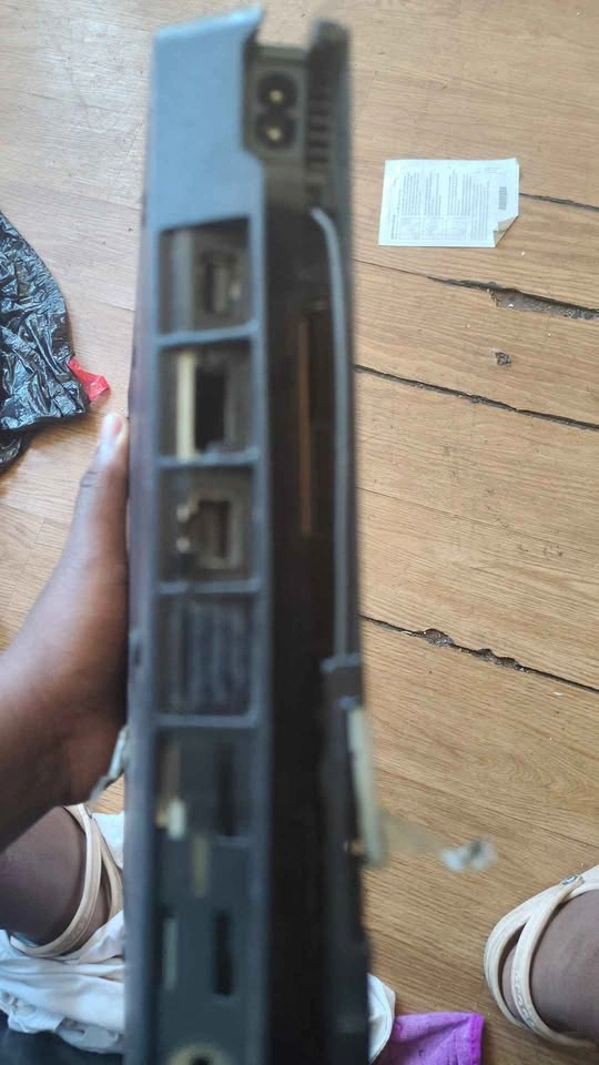 Ps4 for parts only has no hdmi and no hard drive in it - photo 2