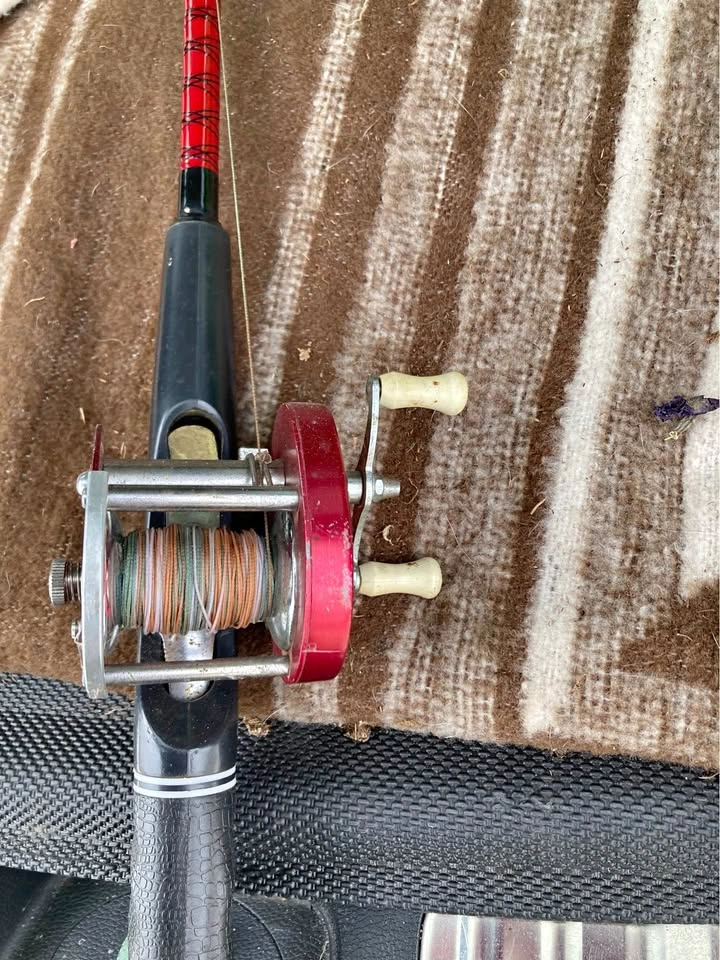 Baitcast Vintage Fishing Reel On Sportfisher 5 1/2’ Rod