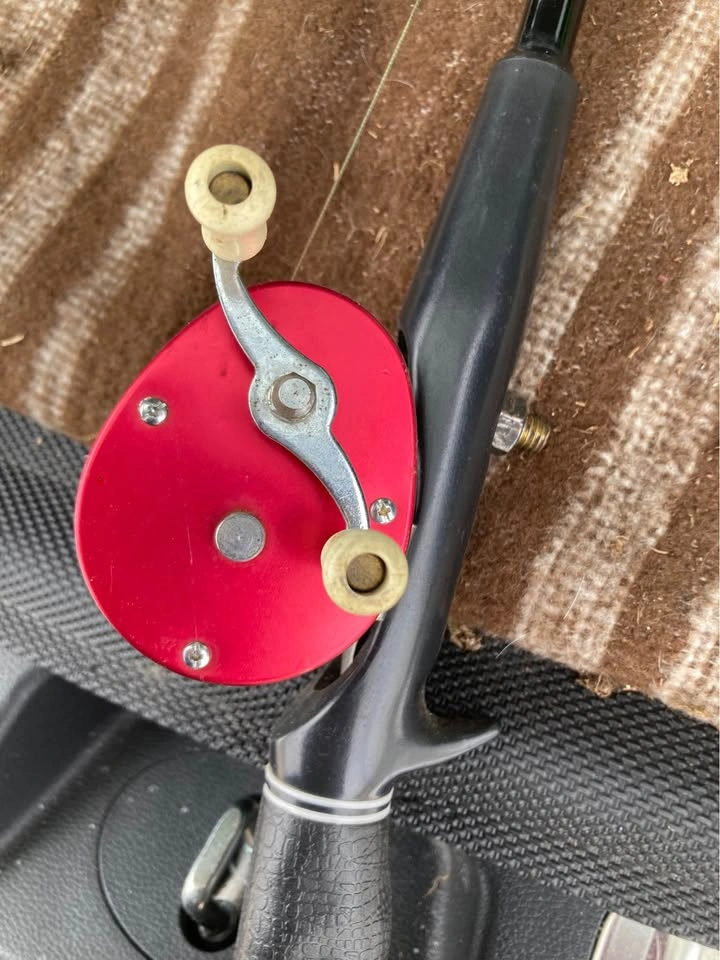 Baitcast Vintage Fishing Reel On Sportfisher 5 1/2’ Rod - photo 2