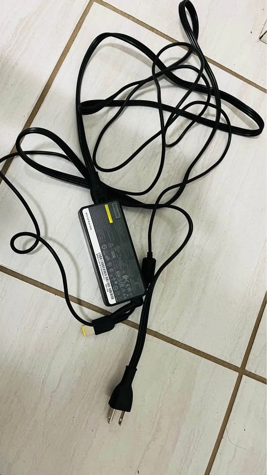 Lenovo charger - photo 2