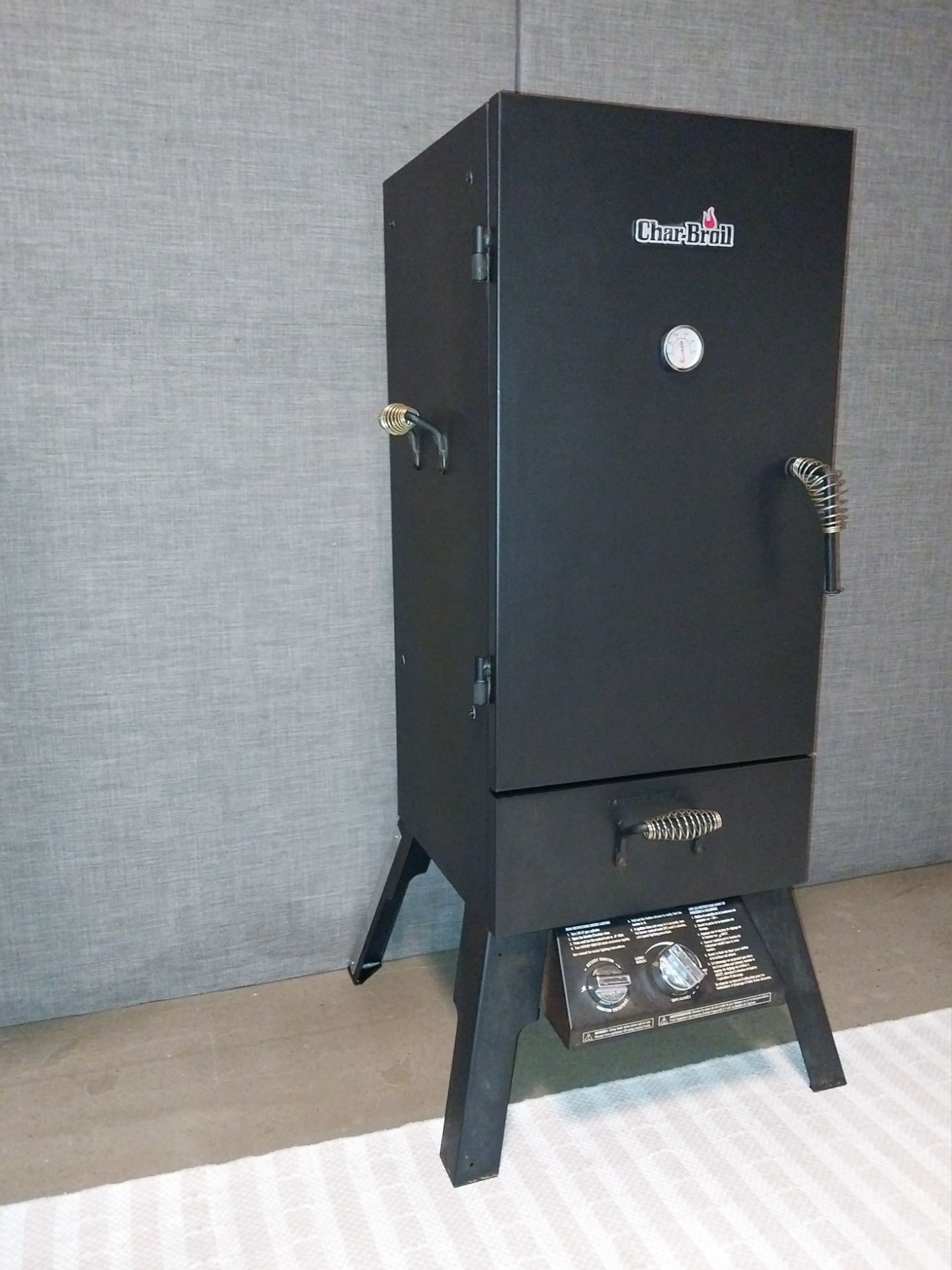 Char-Broil® Vertical Gas Smoker - photo 2