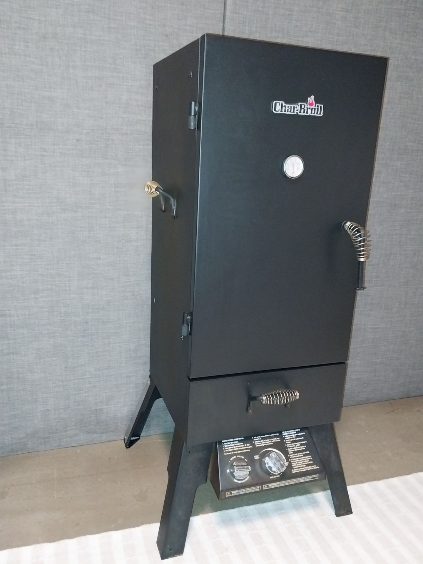 Char-Broil® Vertical Gas Smoker - photo 4